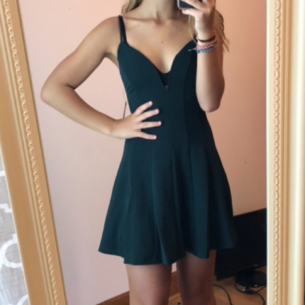 ✨Lulus deep green dress✨ - Picture 3 of 3